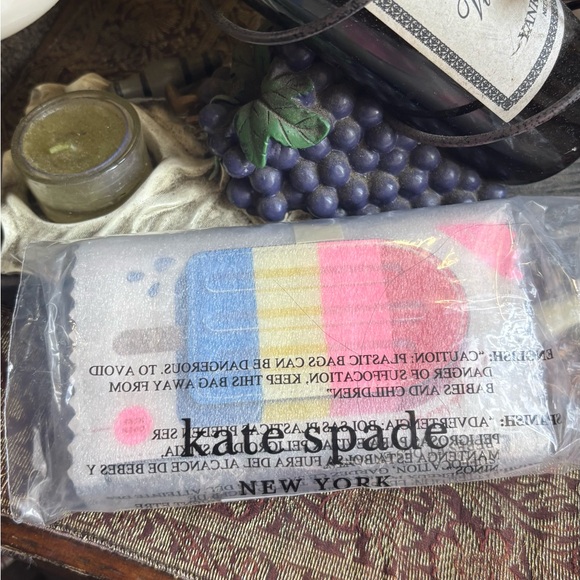 Authentic Kate Spade Popsicle leather bifold snap/zip/ID Wallet - Picture 2 of 12